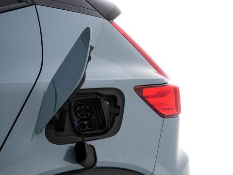 Volvo XC40 Recharge P8 AWD R-Design [ 3-Fase-11kW ] {SOH-90%} (INCL-BTW) Aut. *PANO | LEATHER-ALCANTARA | ADAPTIVE-CRUISE | DIGI-COCKPIT | FULL-LED | HARMAN/KARDON | TOPVIEW | NAVI-FULLMAP | ECC | PDC | KEYLESS | HEATED-SPORTSEATS | TOWBAR | 20''ALU*