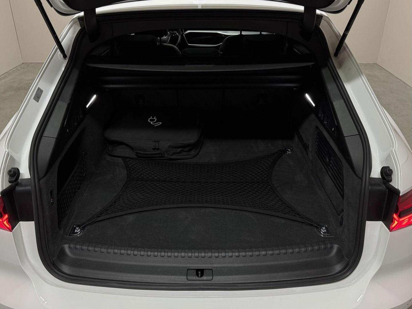 Audi A6 Avant 55 TFSIe Quattro Competition S-Line Pano Leer 360° Trekh.