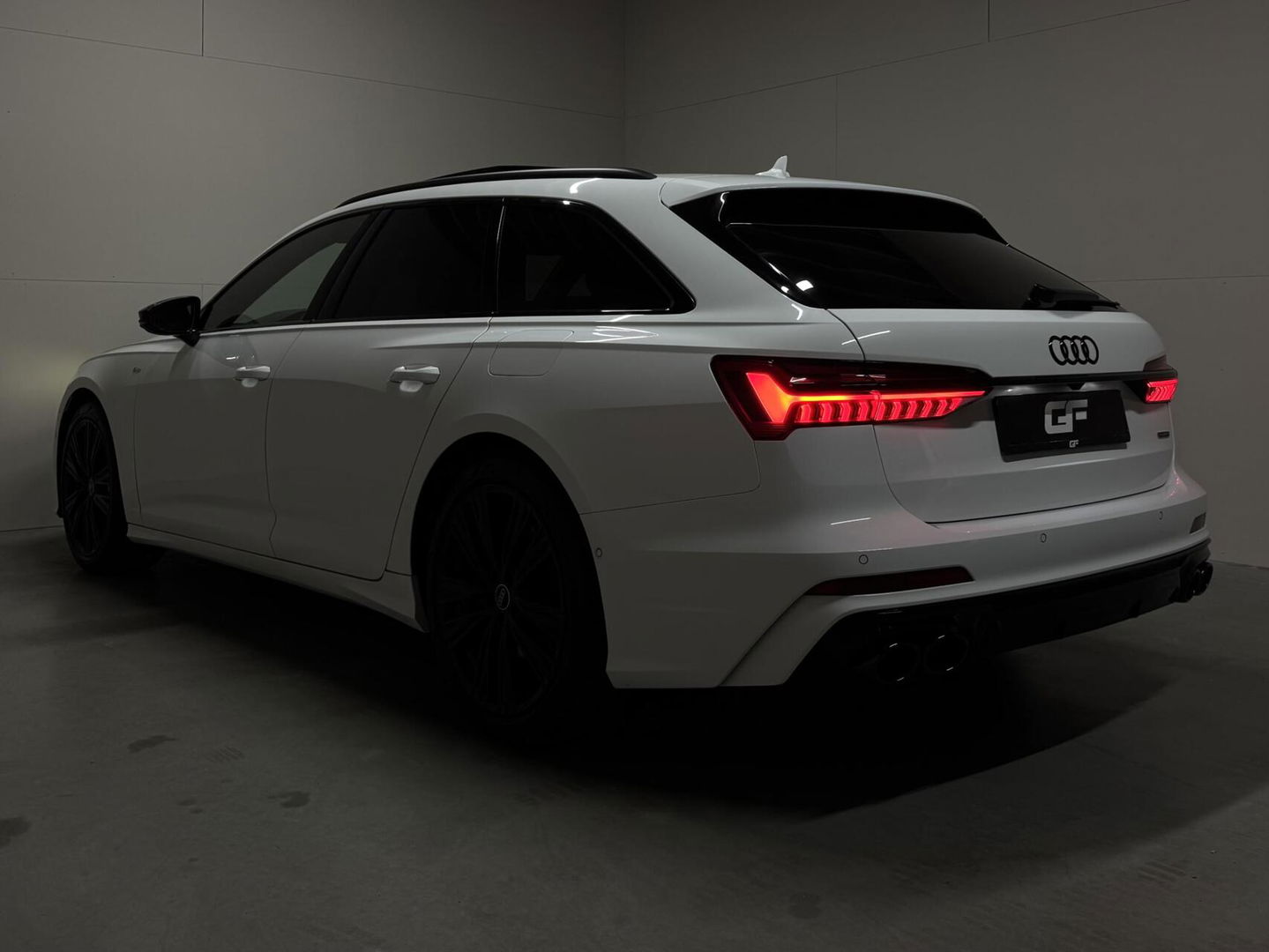 Audi A6 Avant 55 TFSIe Quattro Competition S-Line Pano Leer 360° Trekh.
