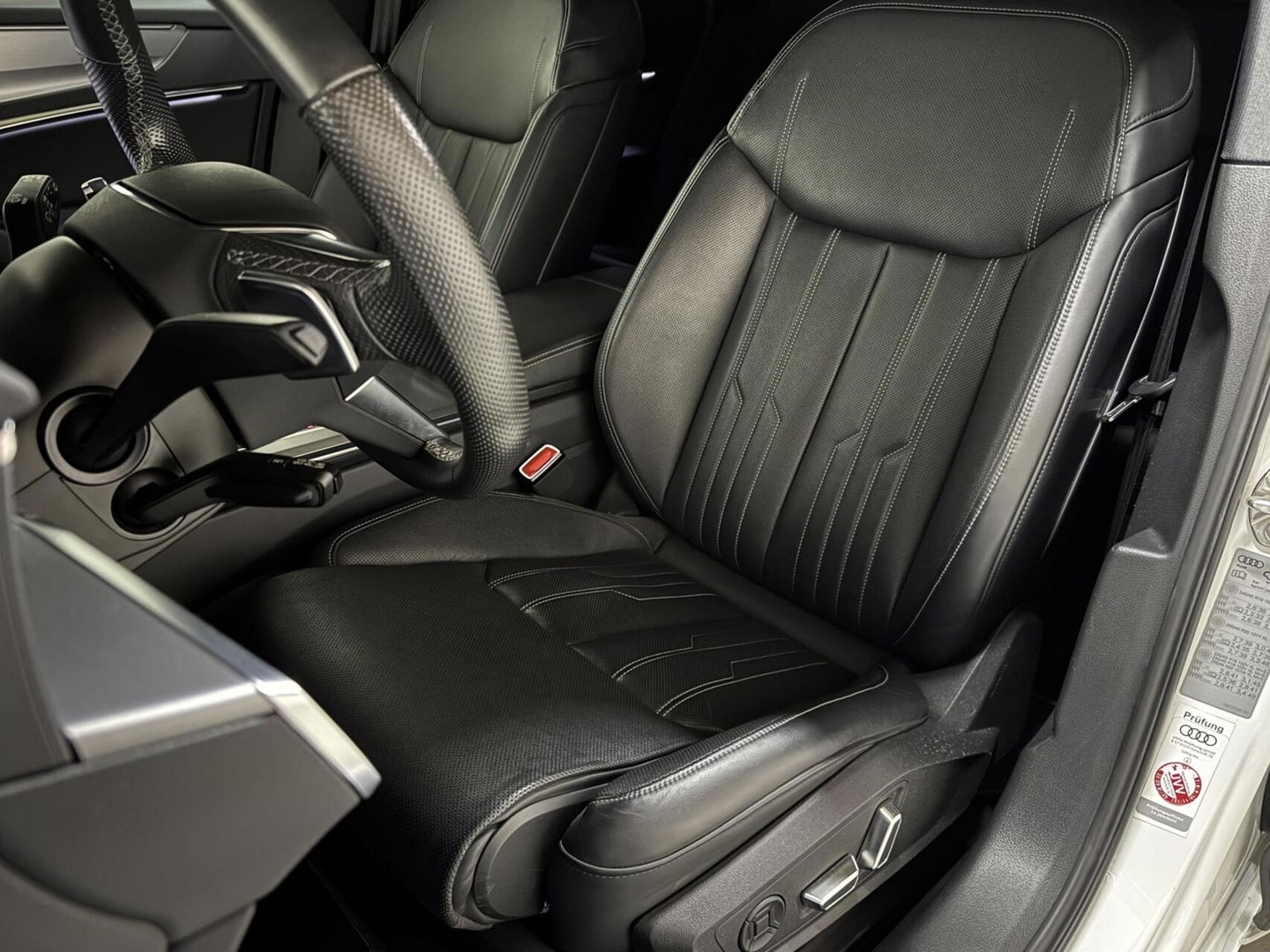 Audi A6 Avant 55 TFSIe Quattro Competition S-Line Pano Leer 360° Trekh.