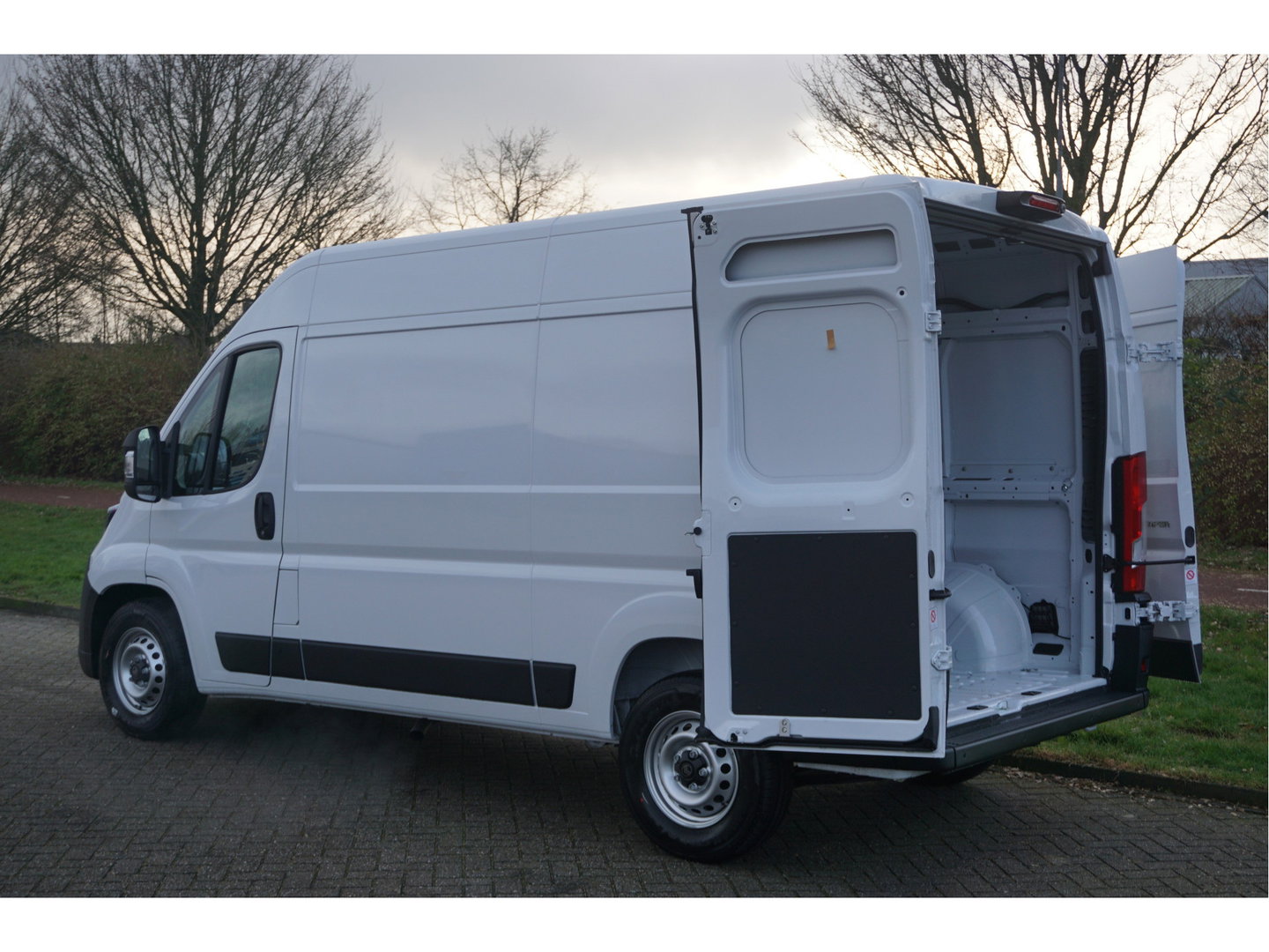 Citroën Jumper 35 2.2 140PK L2H2 BPM VRIJ!! 10" Navi, Clima, Camera, 270º Deur!! NR. J327*