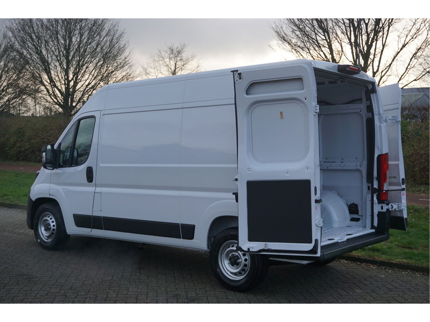 Citroën Jumper 35 2.2 140PK L2H2 BPM VRIJ!! 10" Navi, Clima, Camera, 270º Deur!! NR. J327*