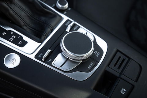 Audi A3 Sportback 1.4 e-tron PHEV Attraction Pro Line plus CARPLAY / CRUISE CONTROLE / STOELVERWARMING / PANORAMA DAK