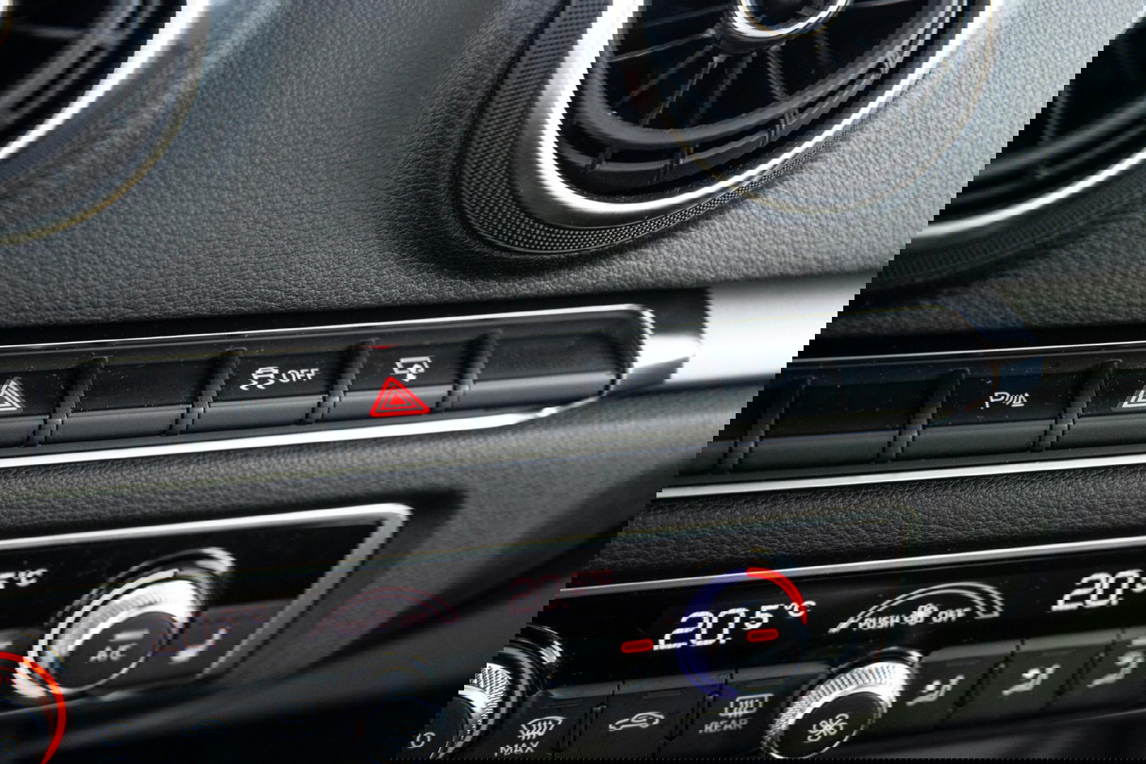 Audi A3 Sportback 1.4 e-tron PHEV Attraction Pro Line plus CARPLAY / CRUISE CONTROLE / STOELVERWARMING / PANORAMA DAK