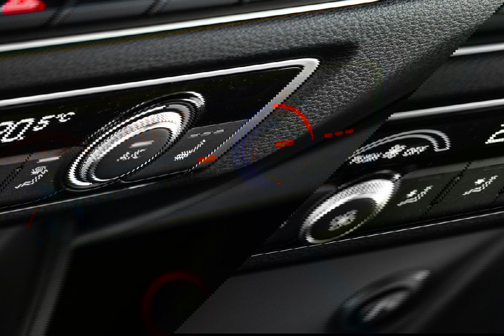 Audi A3 Sportback 1.4 e-tron PHEV Attraction Pro Line plus CARPLAY / CRUISE CONTROLE / STOELVERWARMING / PANORAMA DAK