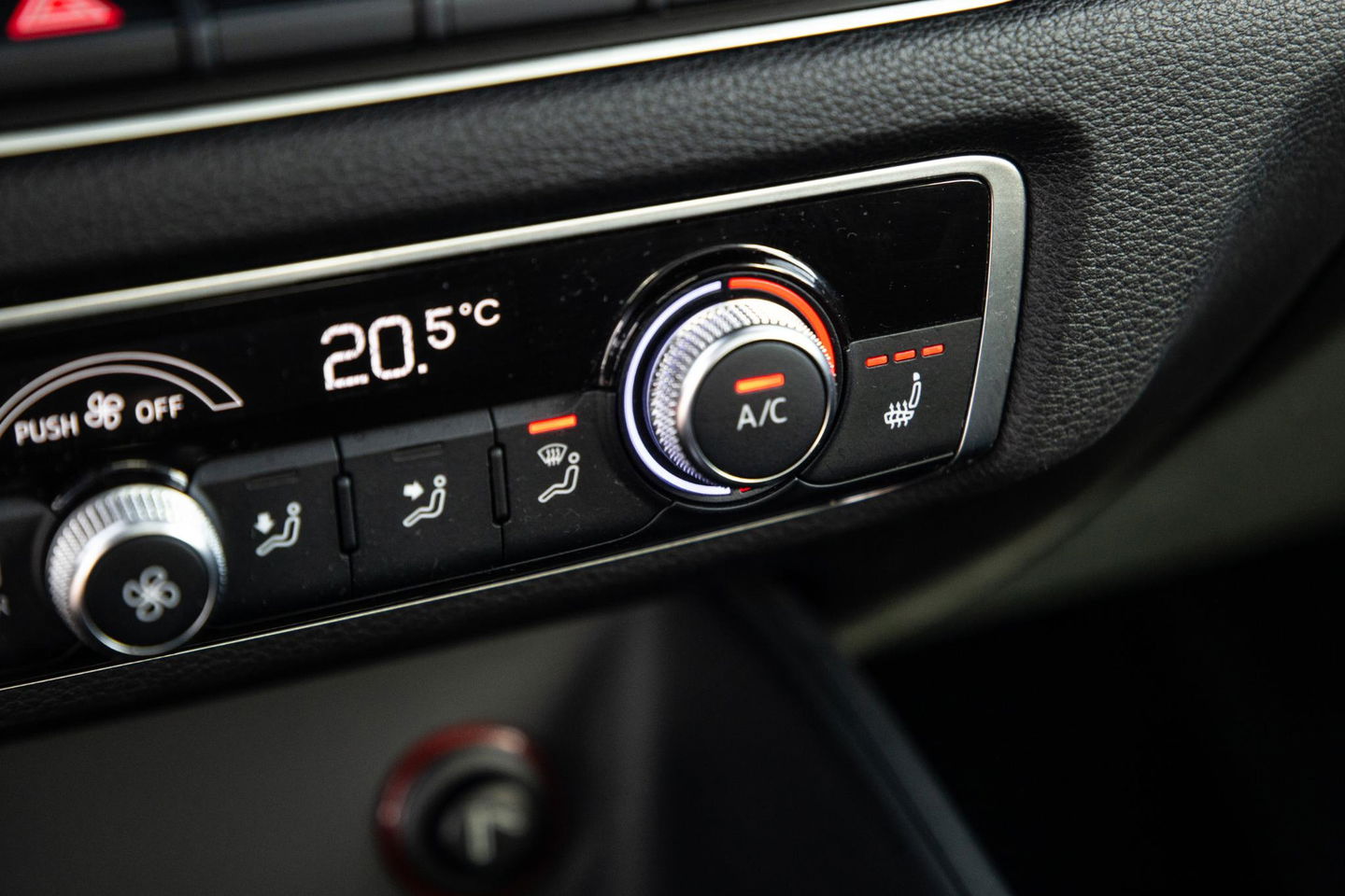 Audi A3 Sportback 1.4 e-tron PHEV Attraction Pro Line plus CARPLAY / CRUISE CONTROLE / STOELVERWARMING / PANORAMA DAK