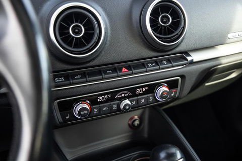 Audi A3 Sportback 1.4 e-tron PHEV Attraction Pro Line plus CARPLAY / CRUISE CONTROLE / STOELVERWARMING / PANORAMA DAK