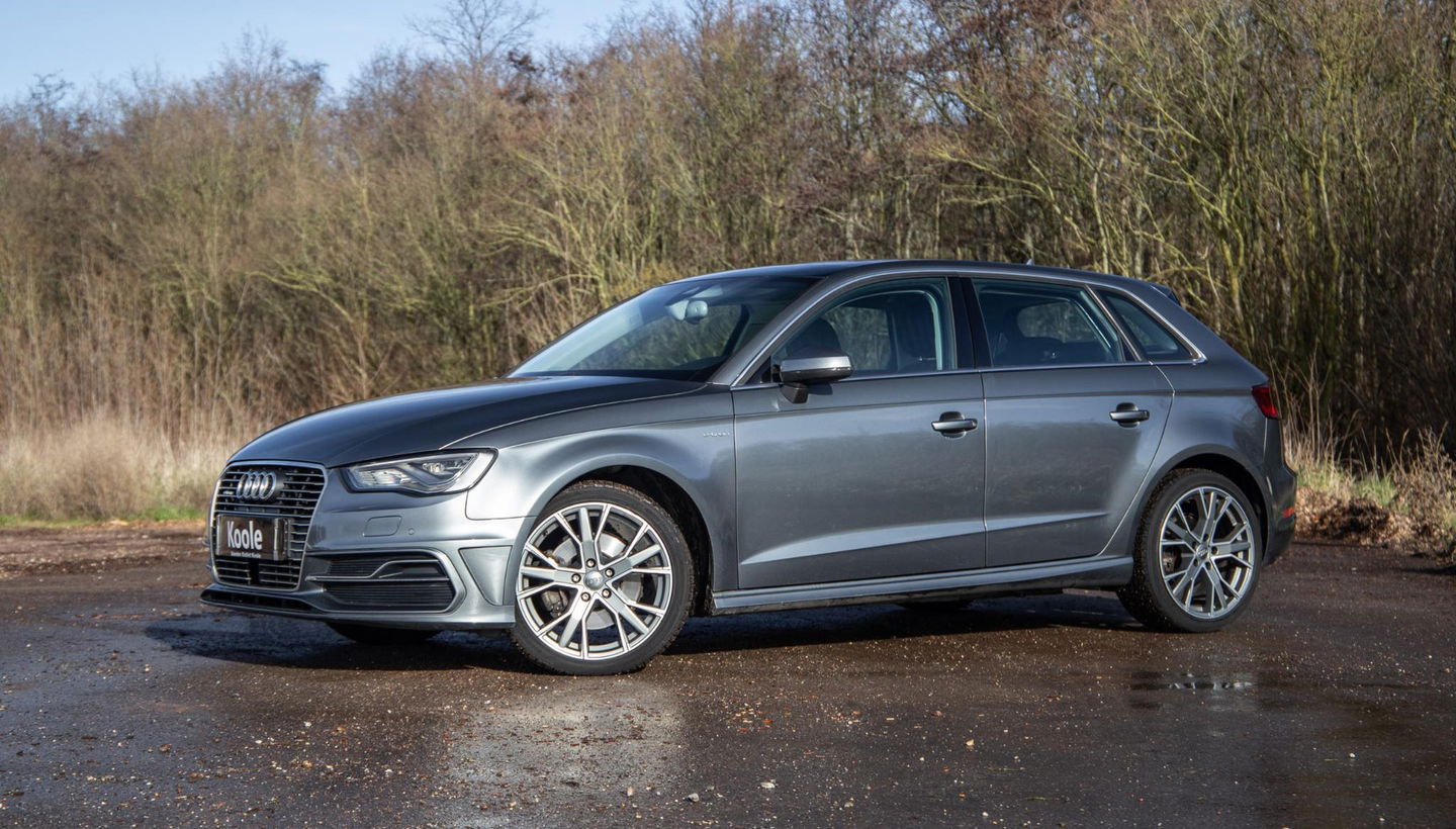 Audi A3 Sportback 1.4 e-tron PHEV Attraction Pro Line plus CARPLAY / CRUISE CONTROLE / STOELVERWARMING / PANORAMA DAK