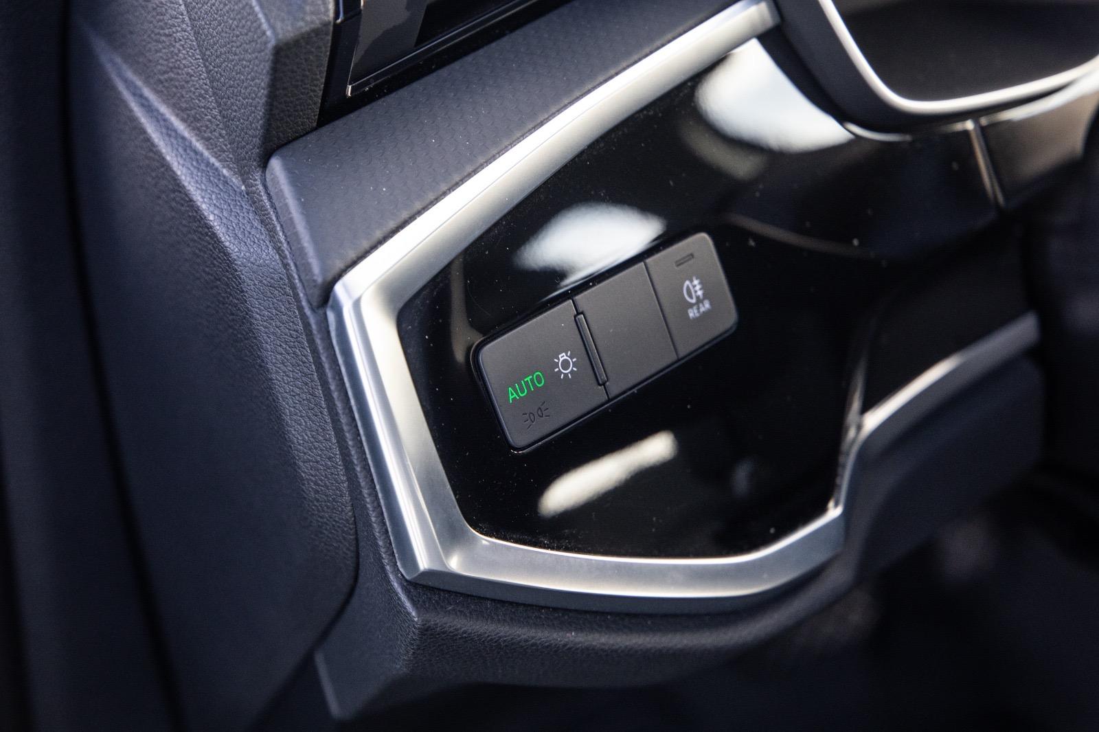 Audi Q3 45 TFSI e edition AUTOMAAT / PLUG IN HYBRID / STOELVERWARMING / LEER / VIRTUAL COCKPIT / CRUISE CONTROLE / DEALER ONDERHOUDEN