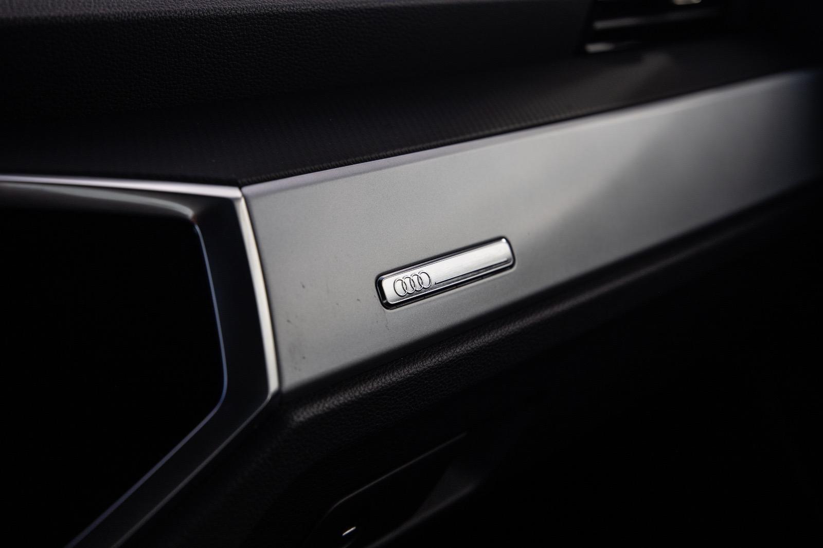 Audi Q3 45 TFSI e edition AUTOMAAT / PLUG IN HYBRID / STOELVERWARMING / LEER / VIRTUAL COCKPIT / CRUISE CONTROLE / DEALER ONDERHOUDEN