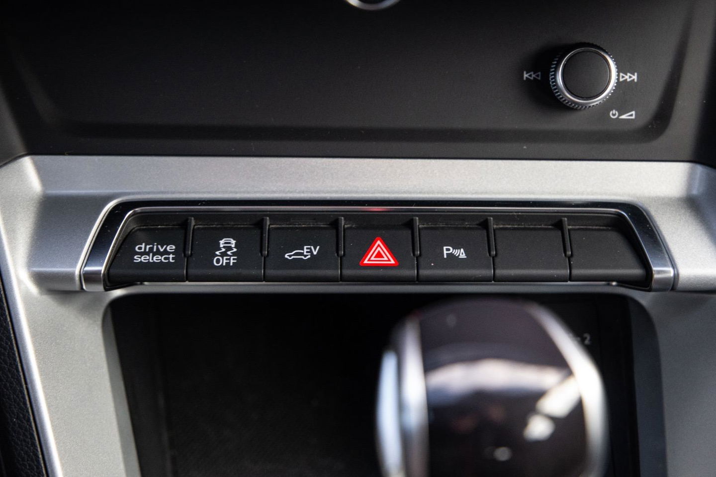 Audi Q3 45 TFSI e edition AUTOMAAT / PLUG IN HYBRID / STOELVERWARMING / LEER / VIRTUAL COCKPIT / CRUISE CONTROLE / DEALER ONDERHOUDEN