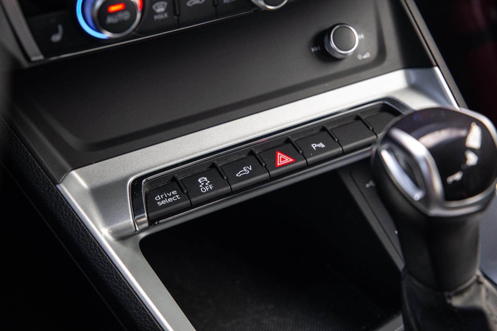 Audi Q3 45 TFSI e edition AUTOMAAT / PLUG IN HYBRID / STOELVERWARMING / LEER / VIRTUAL COCKPIT / CRUISE CONTROLE / DEALER ONDERHOUDEN