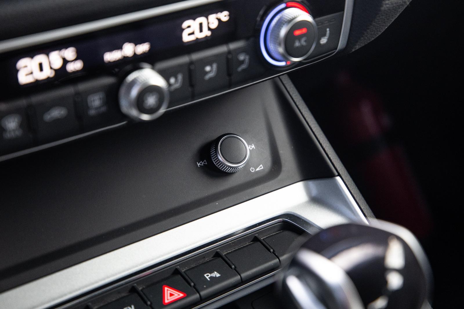 Audi Q3 45 TFSI e edition AUTOMAAT / PLUG IN HYBRID / STOELVERWARMING / LEER / VIRTUAL COCKPIT / CRUISE CONTROLE / DEALER ONDERHOUDEN