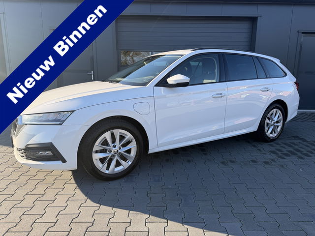Škoda Octavia - Combi 1.4 TSI iV PHEV Sportline Bj 2022,Navi,18inch,Cruise,Pdc 204pk