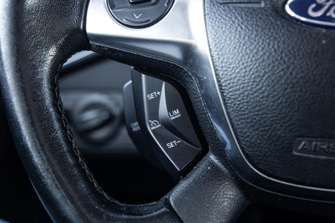 Ford Kuga 1.6 Titanium PANORAMA DAK / STOELVERWARMING / TREKHAAK / CRUISE CONTROLE