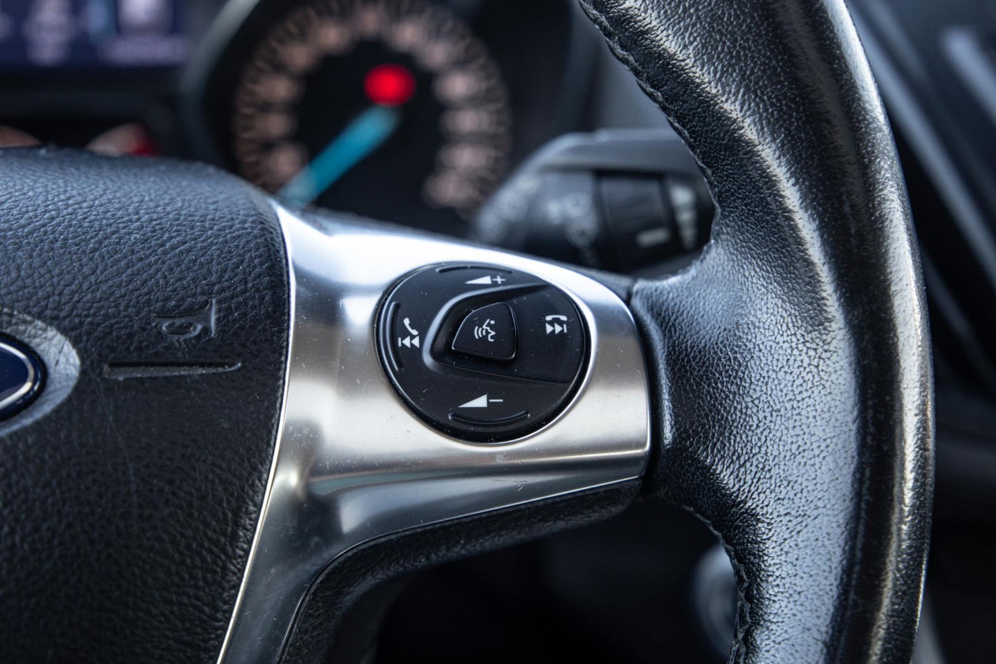 Ford Kuga 1.6 Titanium PANORAMA DAK / STOELVERWARMING / TREKHAAK / CRUISE CONTROLE