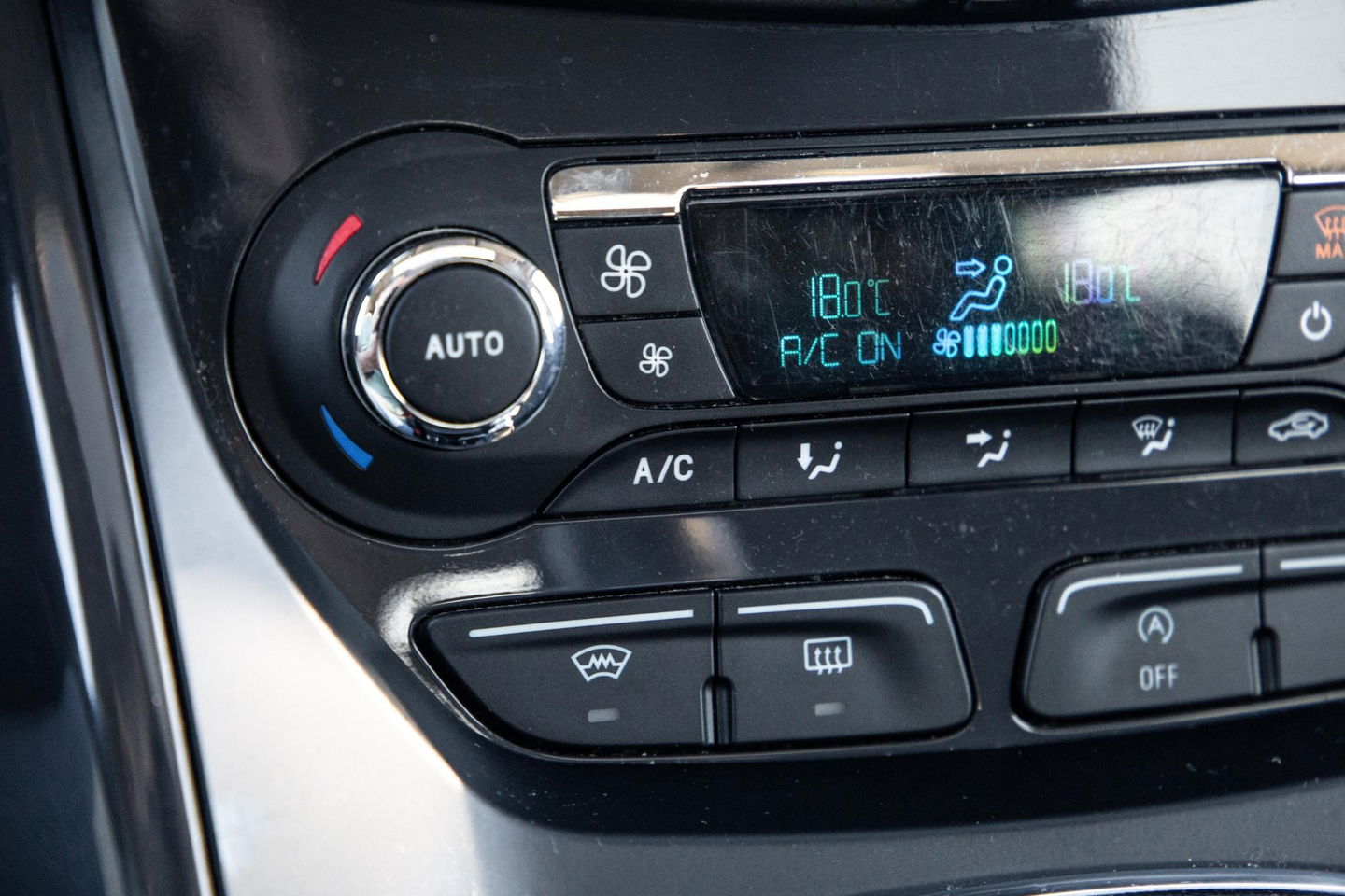 Ford Kuga 1.6 Titanium PANORAMA DAK / STOELVERWARMING / TREKHAAK / CRUISE CONTROLE