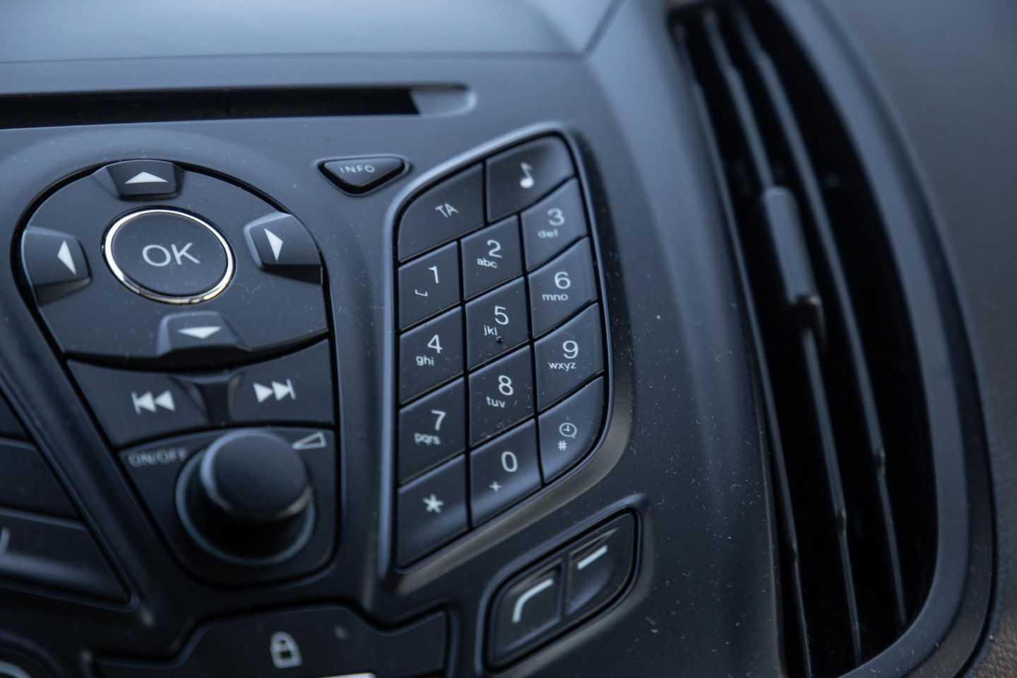 Ford Kuga 1.6 Titanium PANORAMA DAK / STOELVERWARMING / TREKHAAK / CRUISE CONTROLE