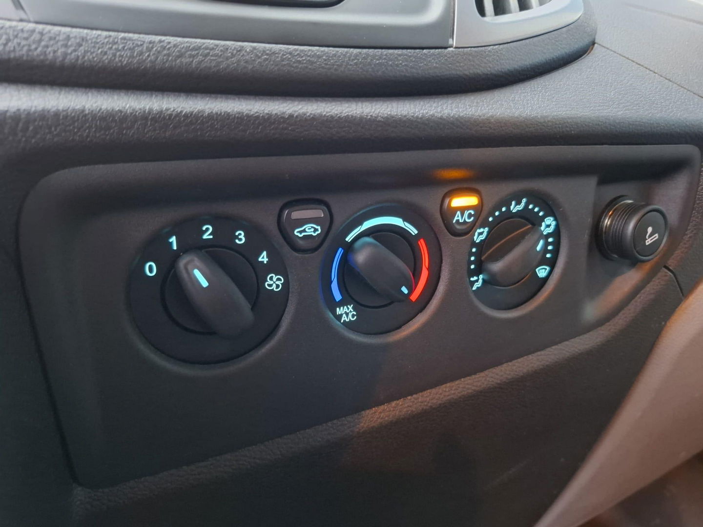 Ford Transit 350 2.0 TDCI L3H2 DC Trend DUBBEL CABINE / TREKHAAK / NAVI / CAMERA