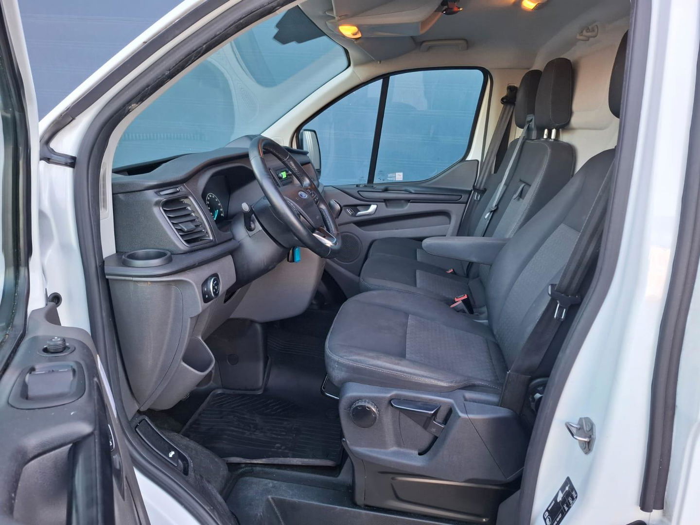 Ford Transit Custom 280 2.0 TDCI L1H1 Trend AIRCO / CRUISE CONTROLE / 3 ZITS / EURO 6