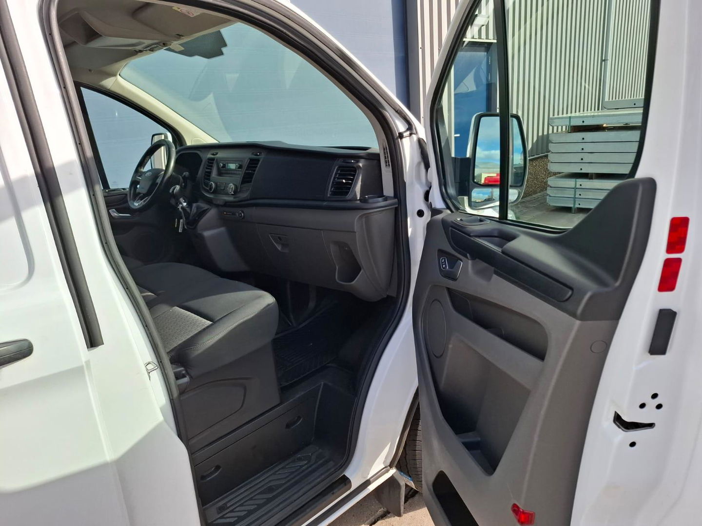 Ford Transit Custom 320 2.0 TDCI L2H2 Trend AIRCO / CRUISE CONTROLE / VERHOOGD / N.A.P / EURO 6