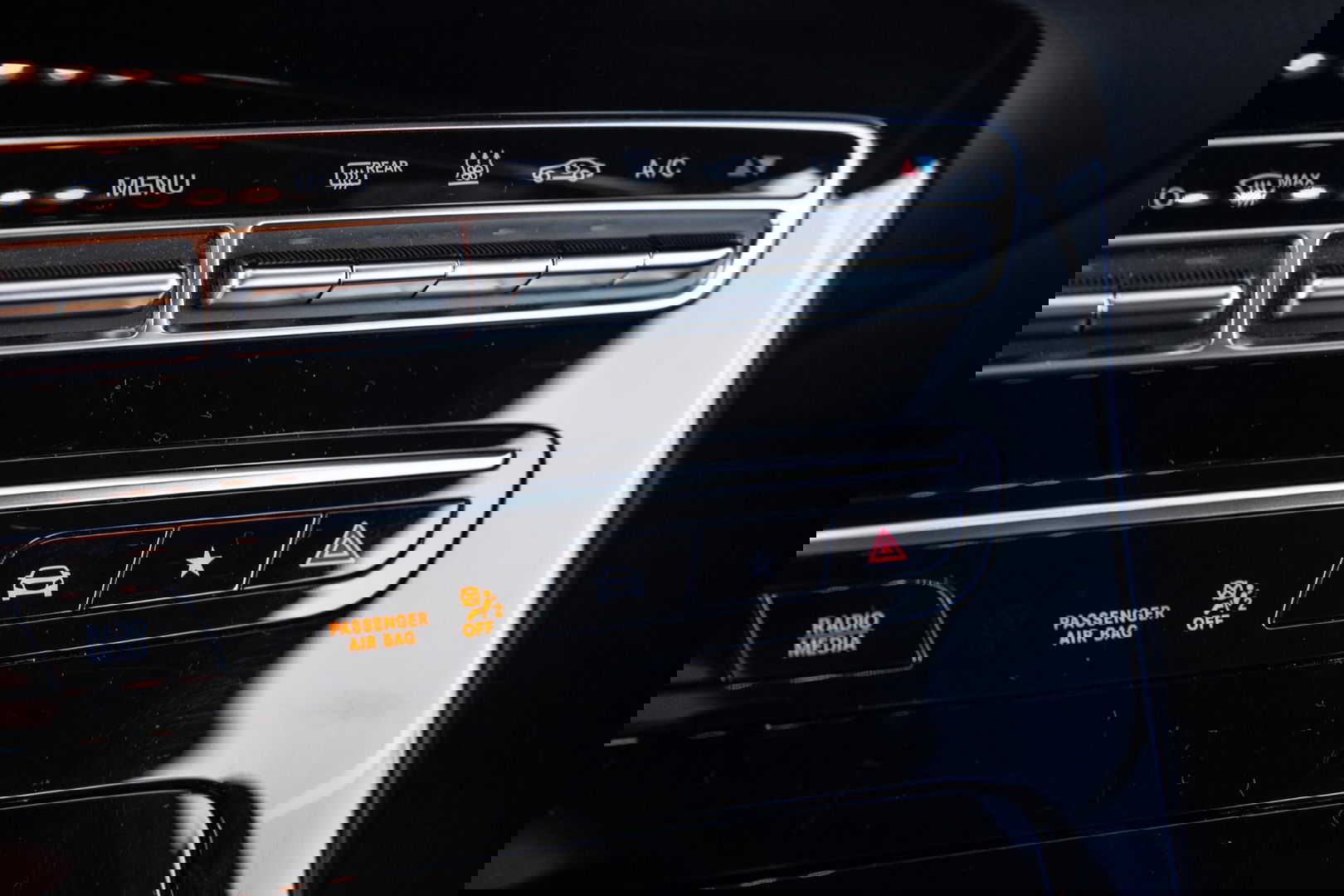 Mercedes-Benz EQC 400 4MATIC Luxury Line 80 kWh CAMERA / MEMMORY / STOELVERWARMING / LEER / DEALER ONDERHOUDEN