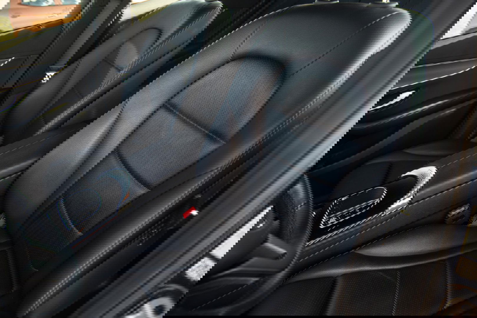 Mercedes-Benz EQC 400 4MATIC Luxury Line 80 kWh CAMERA / MEMMORY / STOELVERWARMING / LEER / DEALER ONDERHOUDEN