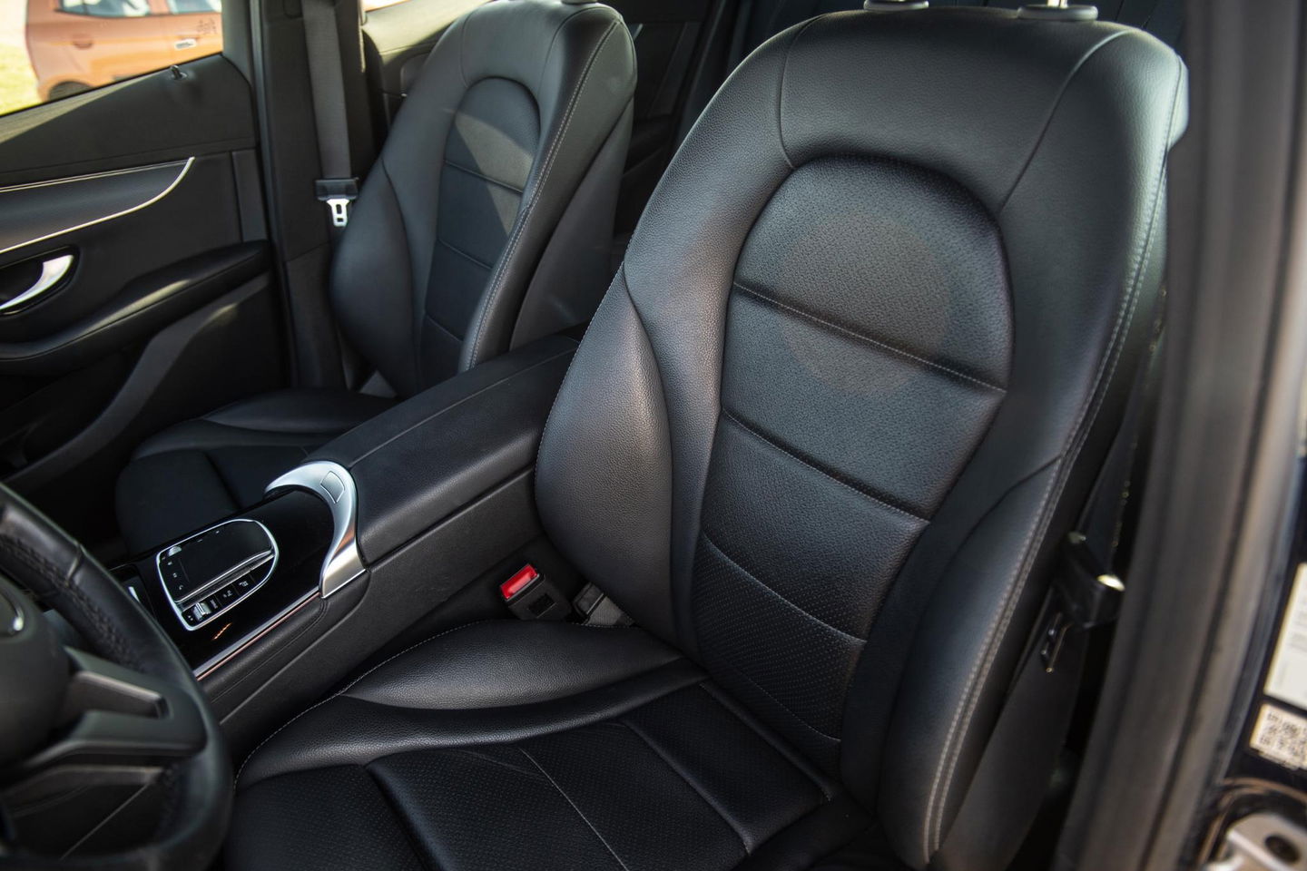 Mercedes-Benz EQC 400 4MATIC Luxury Line 80 kWh CAMERA / MEMMORY / STOELVERWARMING / LEER / DEALER ONDERHOUDEN