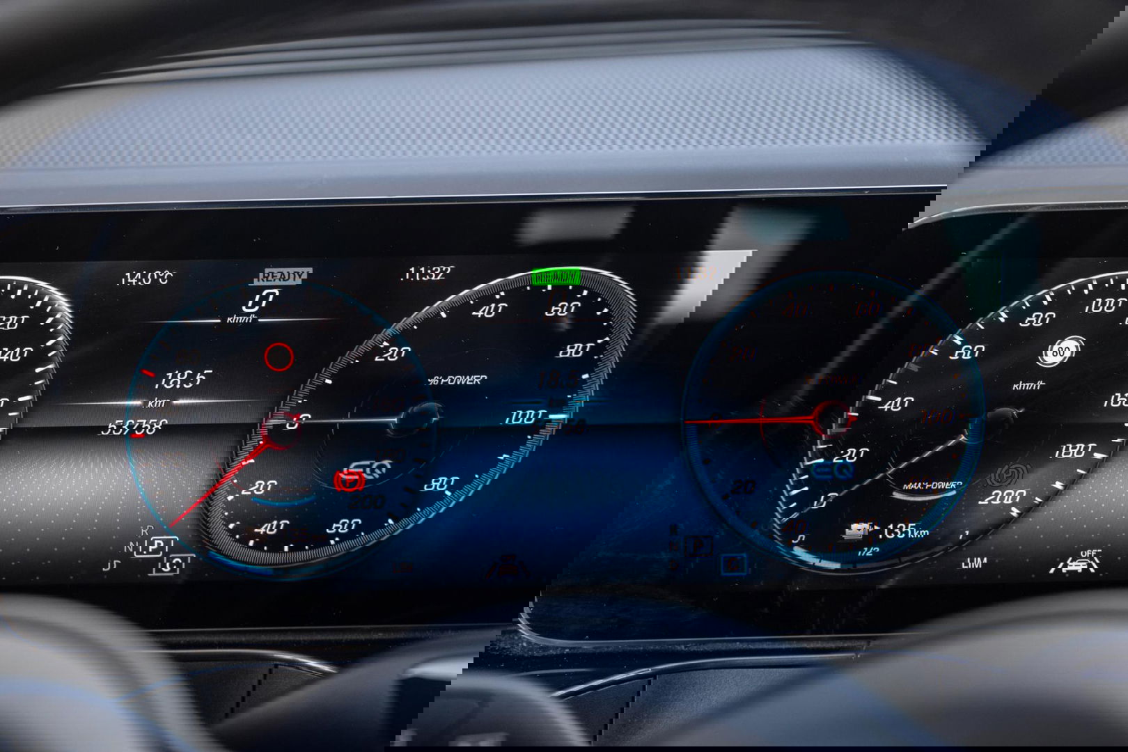 Mercedes-Benz EQC 400 4MATIC Luxury Line 80 kWh CAMERA / MEMMORY / STOELVERWARMING / LEER / DEALER ONDERHOUDEN