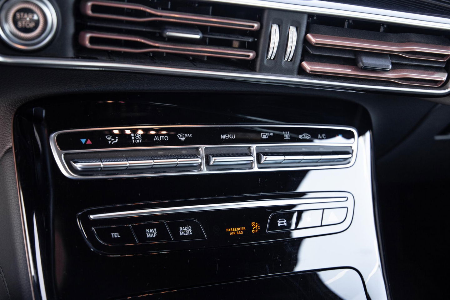 Mercedes-Benz EQC 400 4MATIC Luxury Line 80 kWh CAMERA / MEMMORY / STOELVERWARMING / LEER / DEALER ONDERHOUDEN