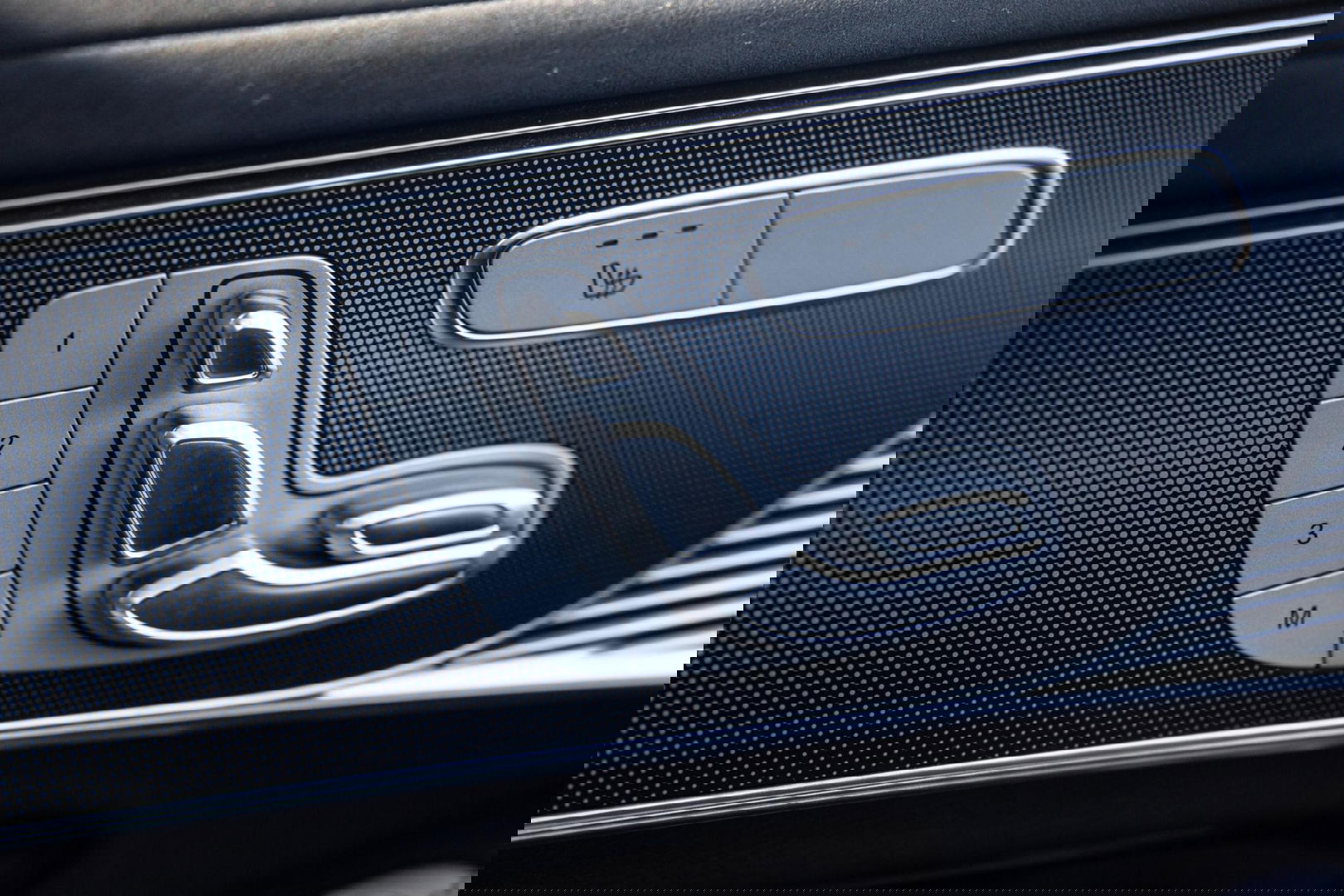 Mercedes-Benz EQC 400 4MATIC Luxury Line 80 kWh CAMERA / MEMMORY / STOELVERWARMING / LEER / DEALER ONDERHOUDEN