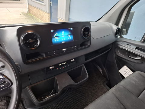 Mercedes-Benz Sprinter 211 2.2 CDI L2H2 AUTOMAAT / TREKHAAK / NAVI / EURO 6 / CARPLAY