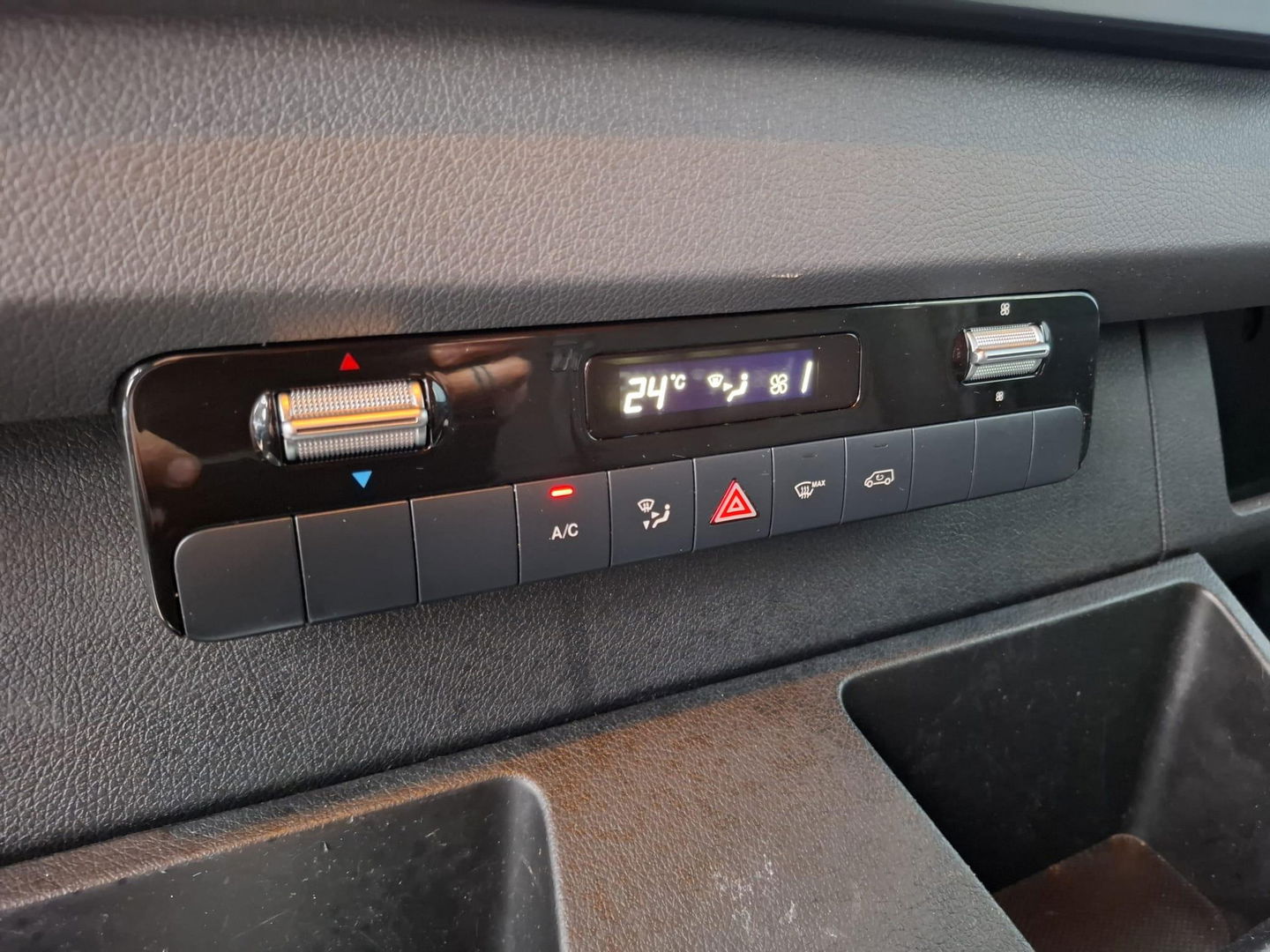 Mercedes-Benz Sprinter 211 2.2 CDI L2H2 AUTOMAAT / TREKHAAK / NAVI / EURO 6 / CARPLAY