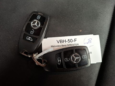 Mercedes-Benz Sprinter 211 2.2 CDI L2H2 AUTOMAAT / TREKHAAK / NAVI / EURO 6 / CARPLAY