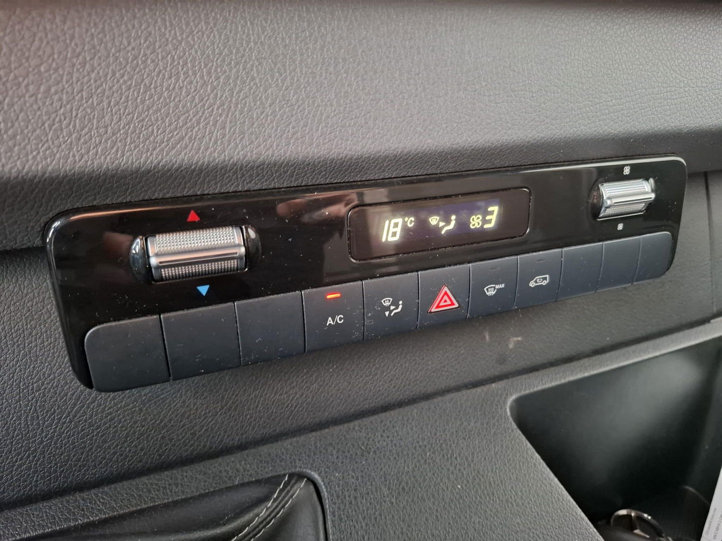 Mercedes-Benz Sprinter 311 2.2 CDI L2H2 / AIRCO / CAMERA / 3 ZITS / DEALER ONDERHOUDEN / NAVI