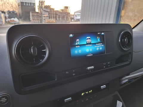 Mercedes-Benz Sprinter 311 2.2 CDI L2H2 / AIRCO / CAMERA / 3 ZITS / DEALER ONDERHOUDEN / NAVI