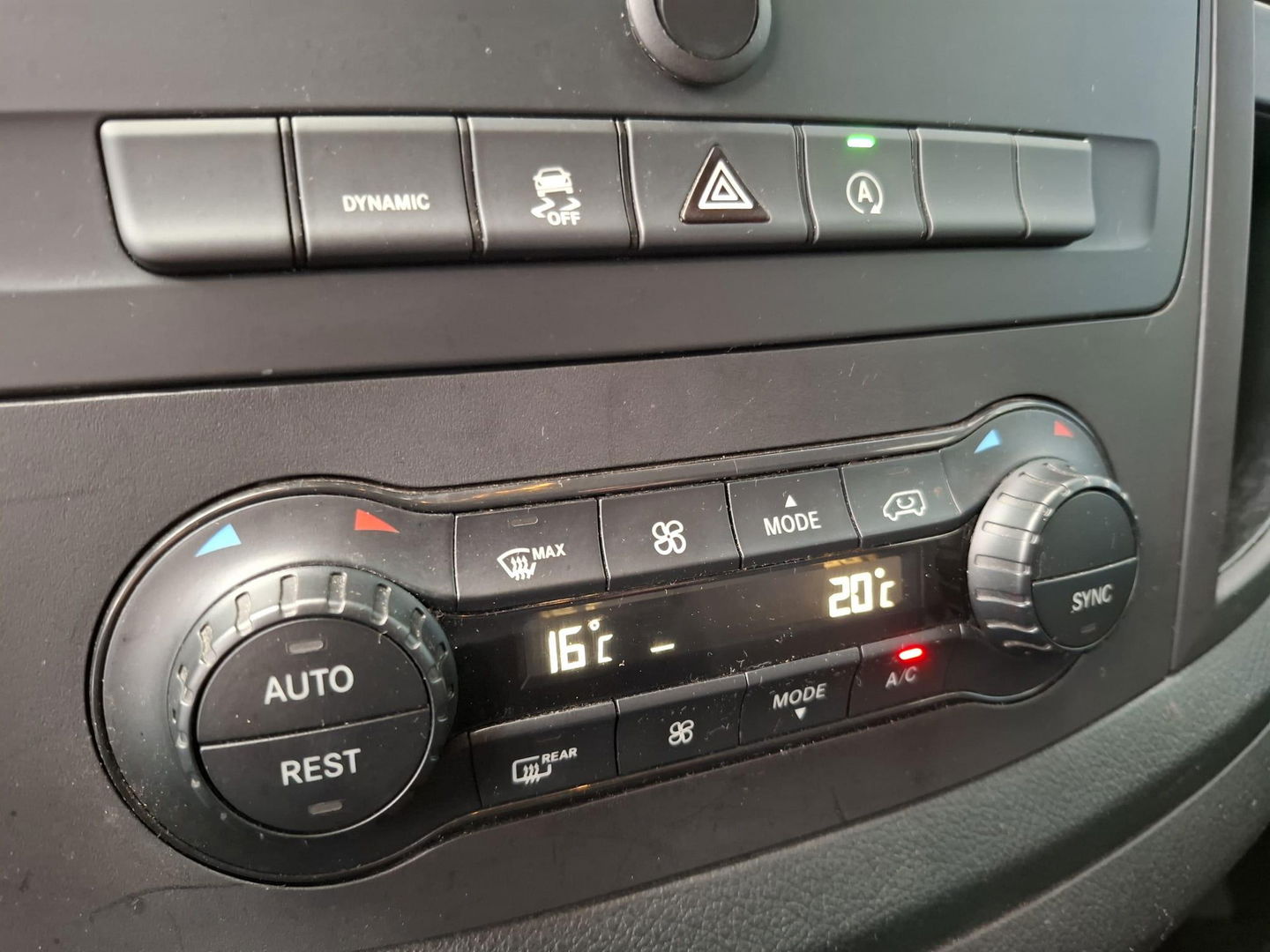 Mercedes-Benz Vito 114 CDI Lang AUTOMAAT / CRUISE CONTROLE / TREKHAAK / CAMERA / NAVI