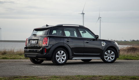 MINI Countryman 1.5 Cooper S E ALL4 Essential CAMERA / NAVI / CARPLAY / AIRCO / ZWART / STOELVERWARMING