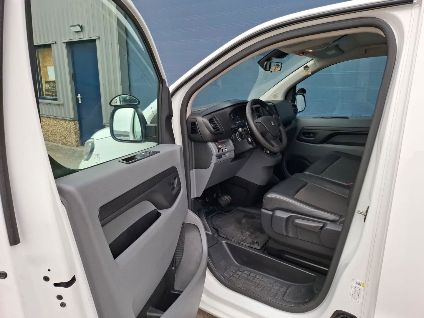 Peugeot Expert 231L 2.0 BlueHDI 180 Premium AUTOMAAT / AIRCO / CRUISE CONTROLE / TREKHAAK / L3H1