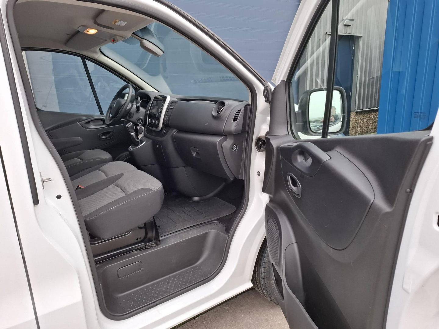 Renault Trafic 2.0 dCi 145 T27 L1H1 Comfort AUTOMAAT / IMPERIAL / NAVI / KASTEN INRICHTING / TREKHAAK