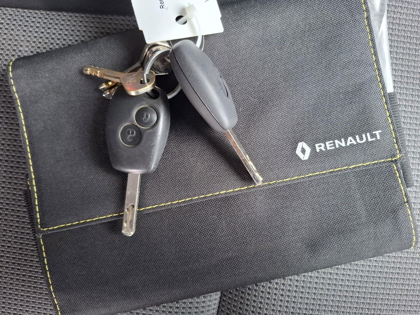 Renault Trafic 2.0 dCi 145 T27 L1H1 Comfort AUTOMAAT / IMPERIAL / NAVI / KASTEN INRICHTING / TREKHAAK