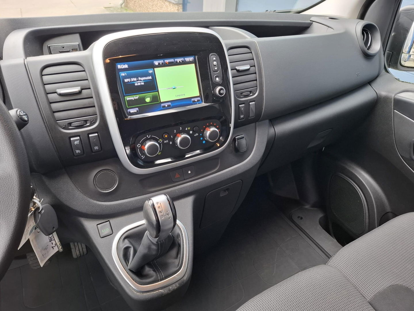 Renault Trafic 2.0 dCi 145 T27 L1H1 Comfort AUTOMAAT / IMPERIAL / NAVI / KASTEN INRICHTING / TREKHAAK