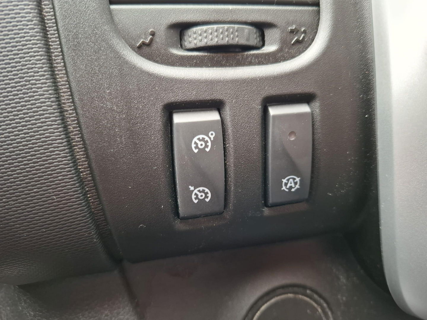 Renault Trafic 2.0 dCi 145 T27 L1H1 Comfort AUTOMAAT / IMPERIAL / NAVI / KASTEN INRICHTING / TREKHAAK