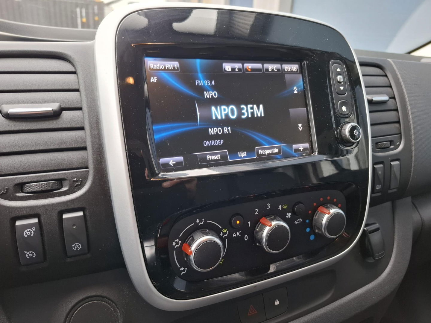 Renault Trafic 2.0 dCi 145 T27 L1H1 Comfort AUTOMAAT / IMPERIAL / NAVI / KASTEN INRICHTING / TREKHAAK