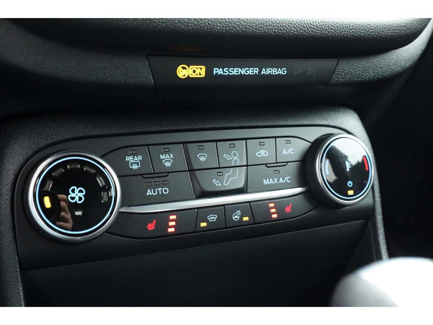 Ford Fiesta 1.0 EcoBoost Hybrid ST-Line X | Winter Pack | Adapt. Cruise | Camera | All Season | Keyless | CarPlay | 17''