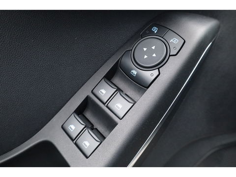 Ford Fiesta 1.0 EcoBoost Hybrid ST-Line X | Winter Pack | Adapt. Cruise | Camera | All Season | Keyless | CarPlay | 17''