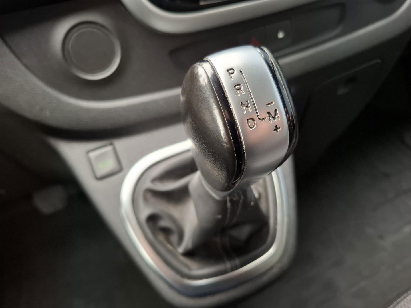 Renault Trafic 2.0 dCi 145 T27 L1H1 Comfort AUTOMAAT / IMPERIAL / NAVI / KASTEN INRICHTING / TREKHAAK