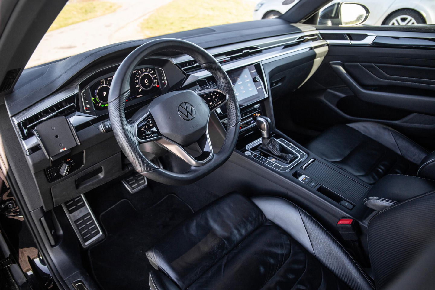 Volkswagen Arteon 1.4 TSI eHybrid R-Line Business CARPLAY / LEER / CAMERA / MEMMORY / LED / STOELVERWARMING