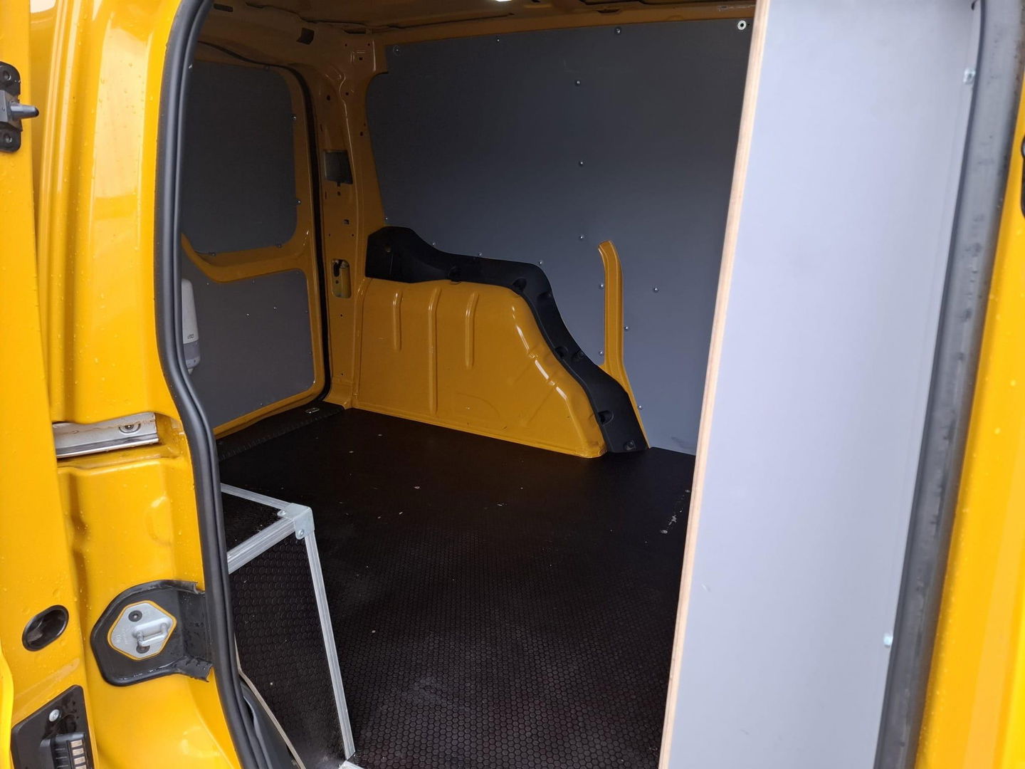 Volkswagen Caddy Cargo 2.0 TDI Comfort AIRCO / CRUISE CONTROLE / PARKEER SENSOREN ACHTER /  EURO 6