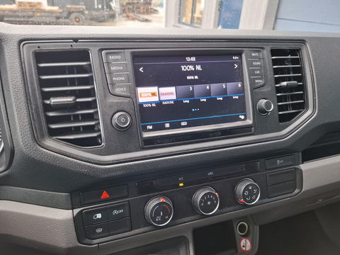 Volkswagen Crafter 35 2.0 TDI L3H3 Highline AUTOMAAT / STANDKACHEL / TREKHAAK / CARPLAY / NAVI